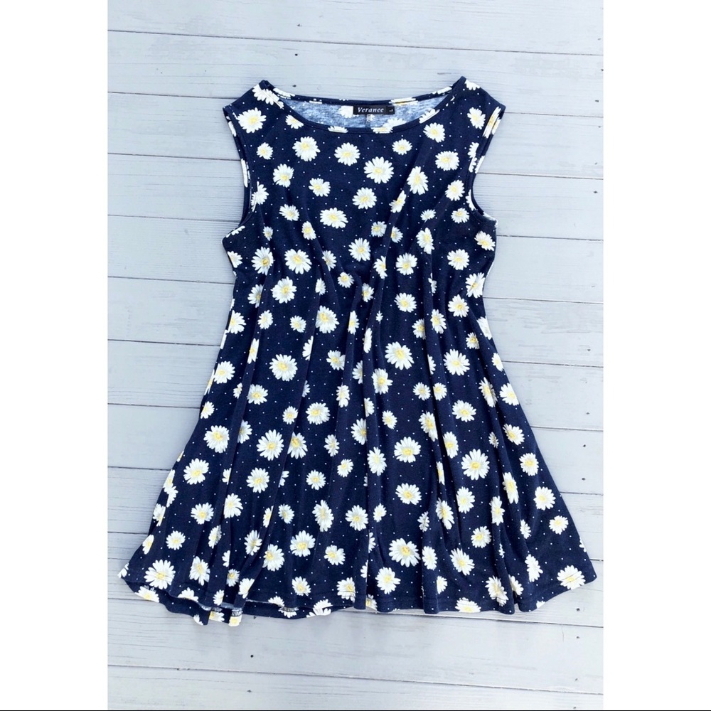 UO Veranee daisy print navy sleeveless tent dressL